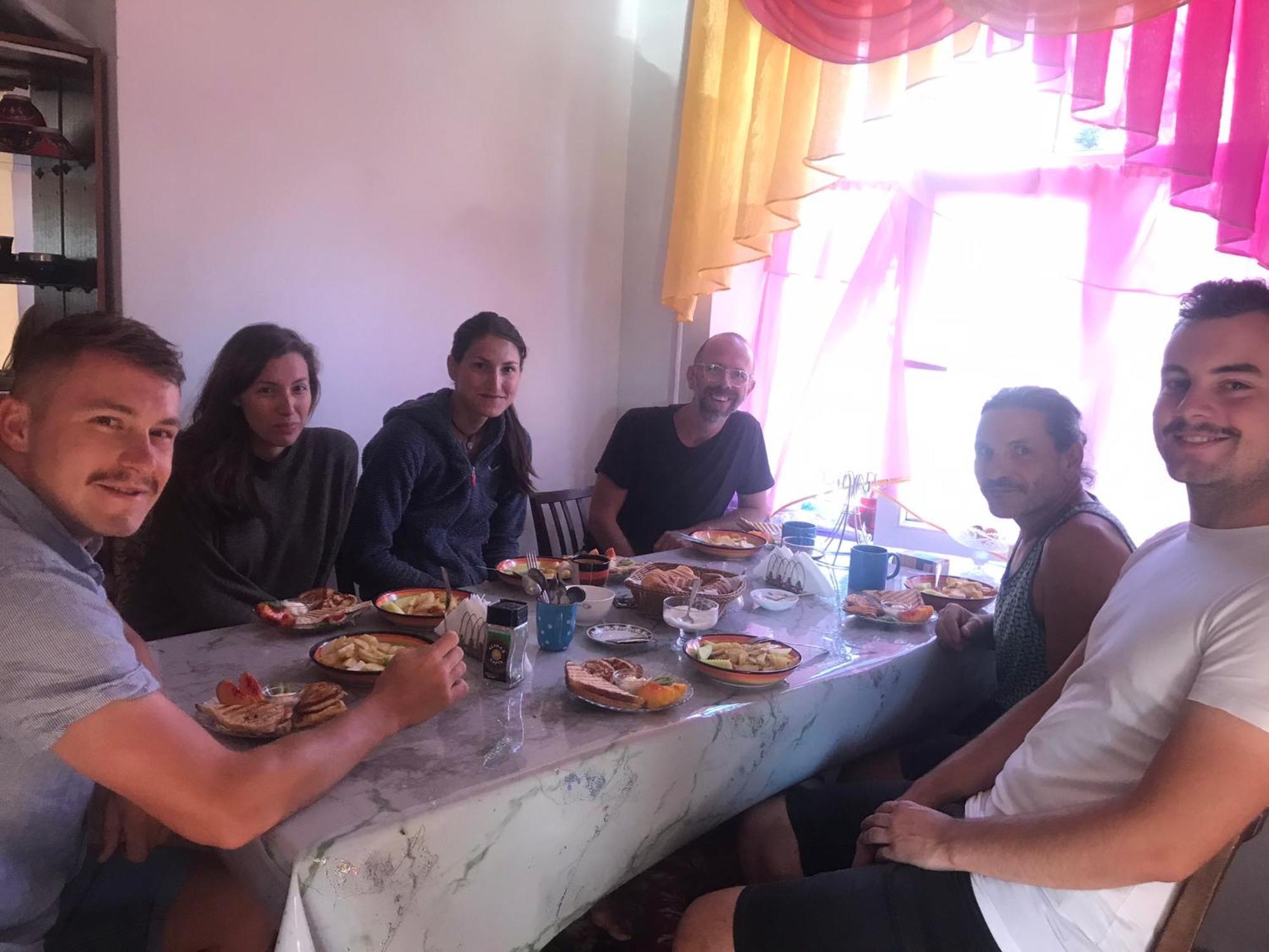 Tong Guesthouse Bermet מראה חיצוני תמונה